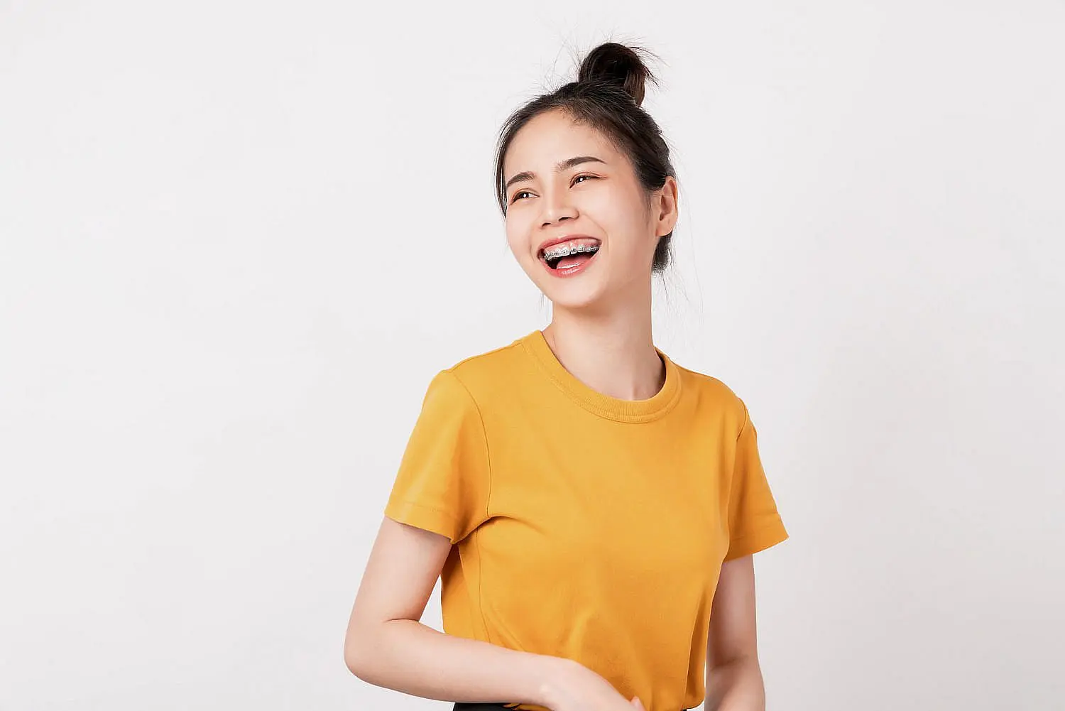 A woman with adult braces show journey orthodontic treatment on correcting teeth and jaw alignment to improve both function and aesthetics at Star Smiles Orthodontics and Pediatric Dentistry in Bloomingdale and Naperville, IL.